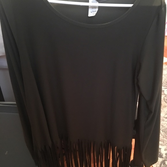 long sleeve boutique top with tassles - Picture 2 of 4